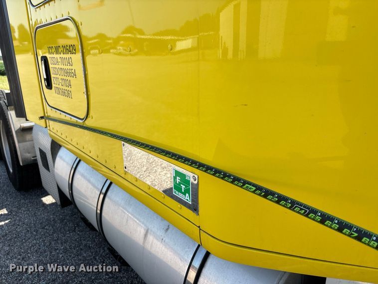 image for item ER3228 2017 Kenworth T680 semi truck