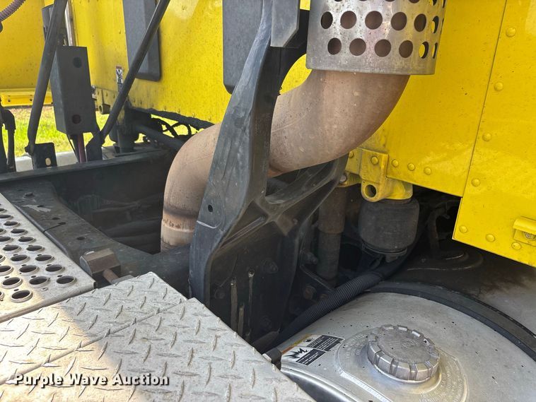image for item ER3228 2017 Kenworth T680 semi truck