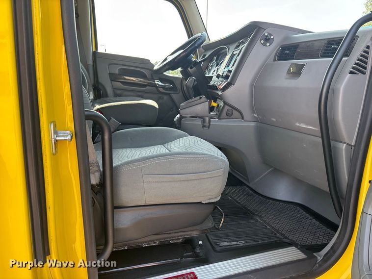 image for item ER3228 2017 Kenworth T680 semi truck