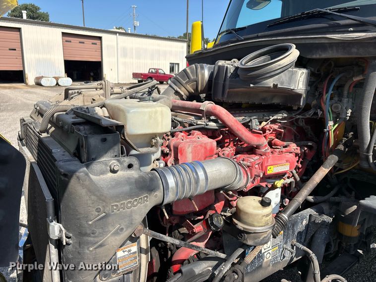 image for item ER3228 2017 Kenworth T680 semi truck