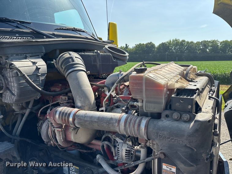 image for item ER3228 2017 Kenworth T680 semi truck