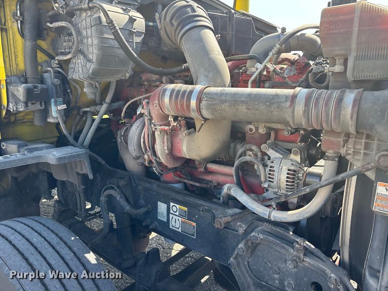 image for item ER3228 2017 Kenworth T680 semi truck