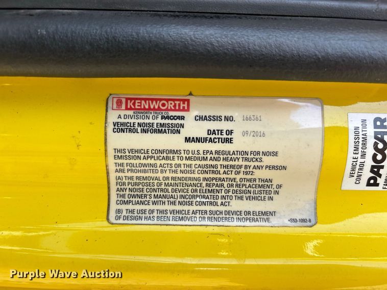 image for item ER3228 2017 Kenworth T680 semi truck