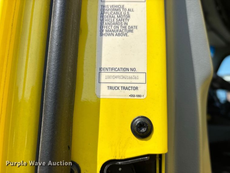 image for item ER3228 2017 Kenworth T680 semi truck