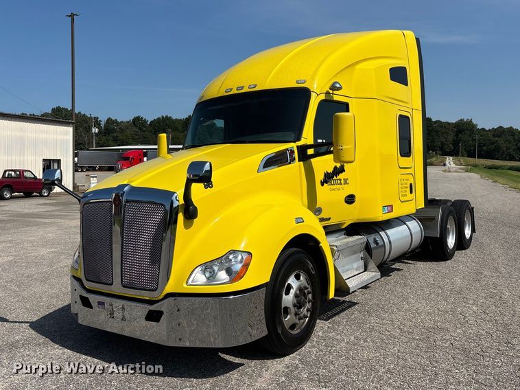 image for item ER3229 2019 Kenworth T680 semi truck