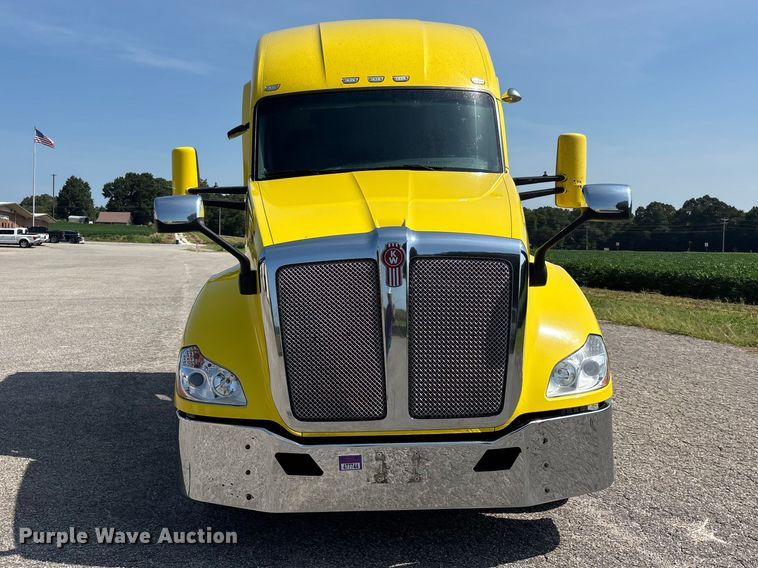 image for item ER3229 2019 Kenworth T680 semi truck