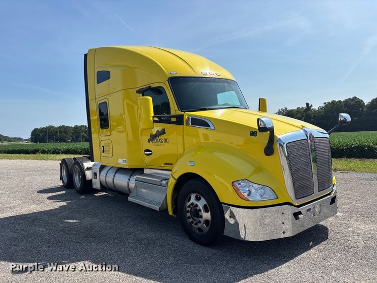 image for item ER3229 2019 Kenworth T680 semi truck