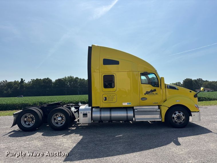 image for item ER3229 2019 Kenworth T680 semi truck