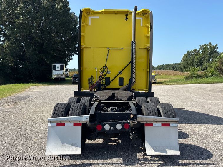 image for item ER3229 2019 Kenworth T680 semi truck