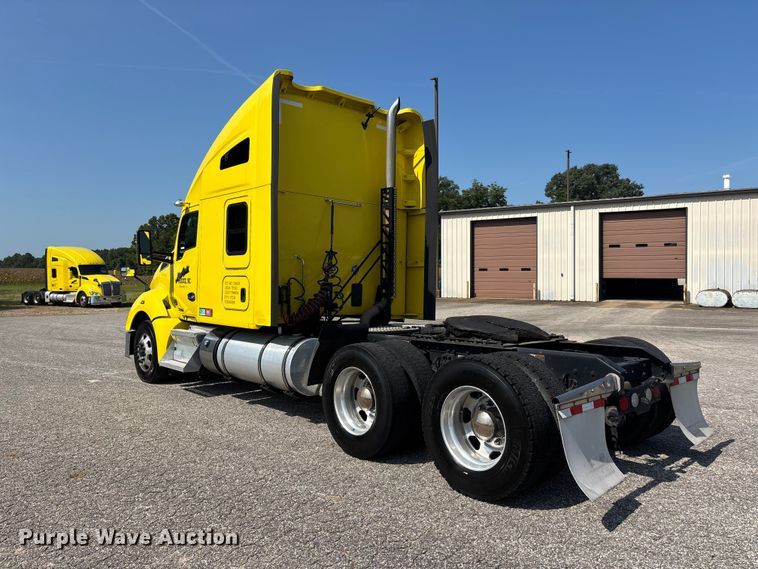 image for item ER3229 2019 Kenworth T680 semi truck