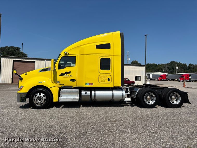 image for item ER3229 2019 Kenworth T680 semi truck