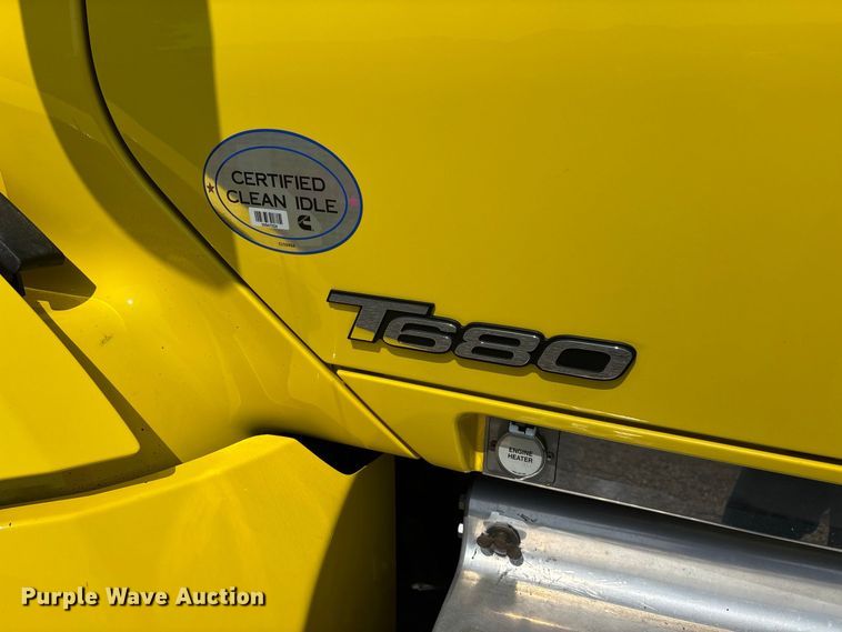 image for item ER3229 2019 Kenworth T680 semi truck