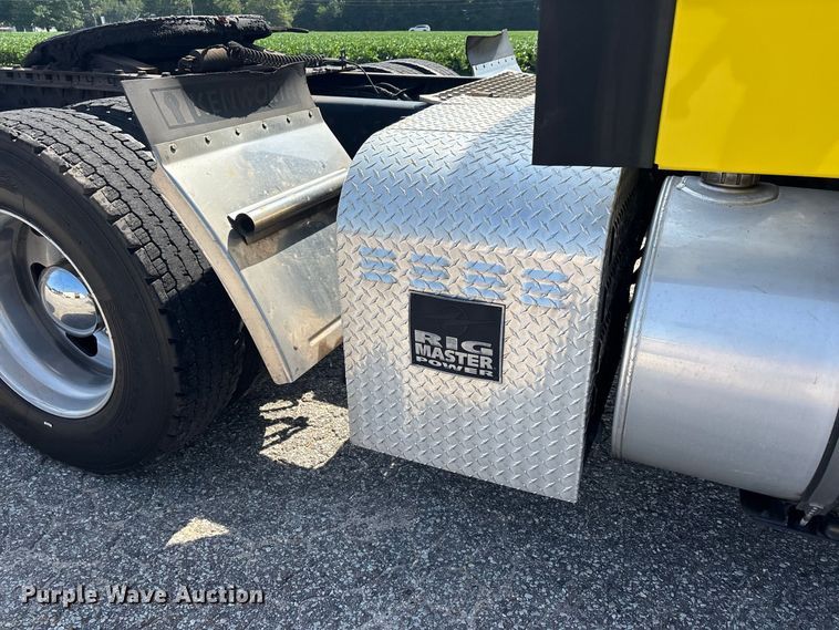 image for item ER3229 2019 Kenworth T680 semi truck