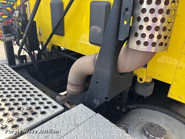 image for item ER3229 2019 Kenworth T680 semi truck
