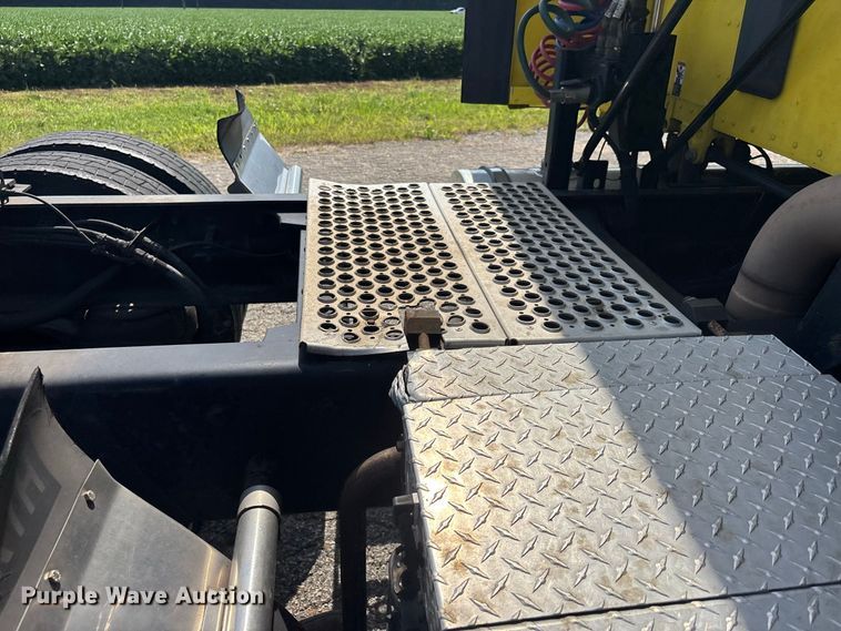 image for item ER3229 2019 Kenworth T680 semi truck