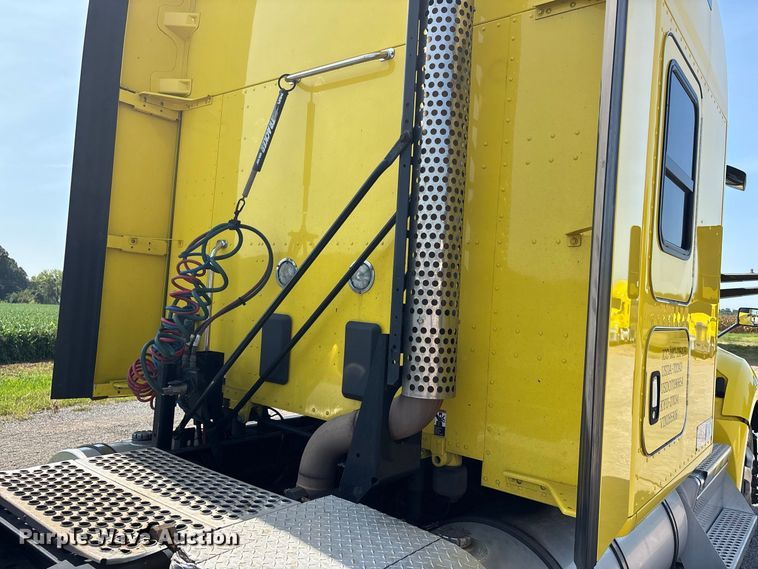 image for item ER3229 2019 Kenworth T680 semi truck