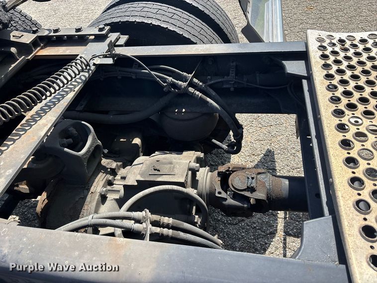 image for item ER3229 2019 Kenworth T680 semi truck