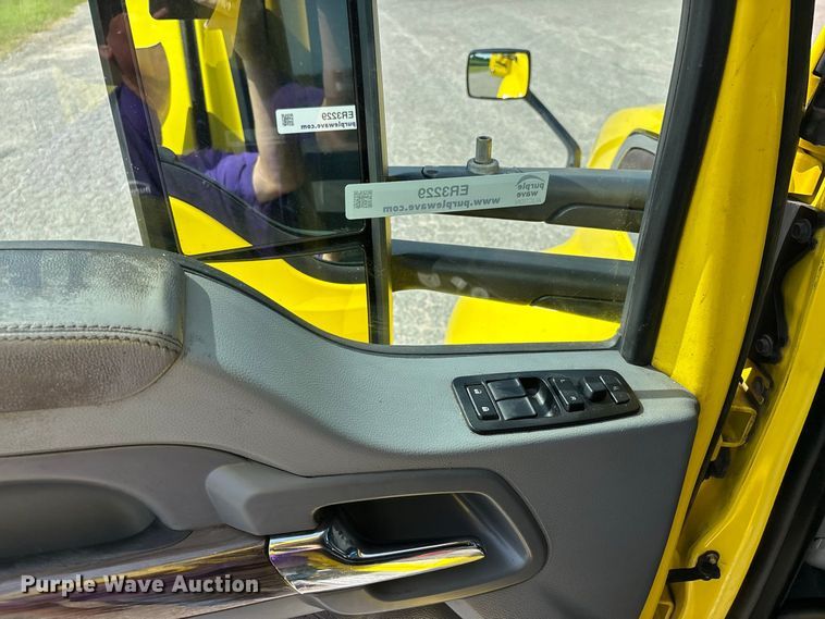 image for item ER3229 2019 Kenworth T680 semi truck