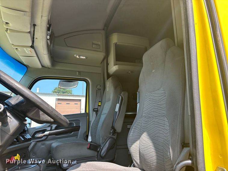 image for item ER3229 2019 Kenworth T680 semi truck