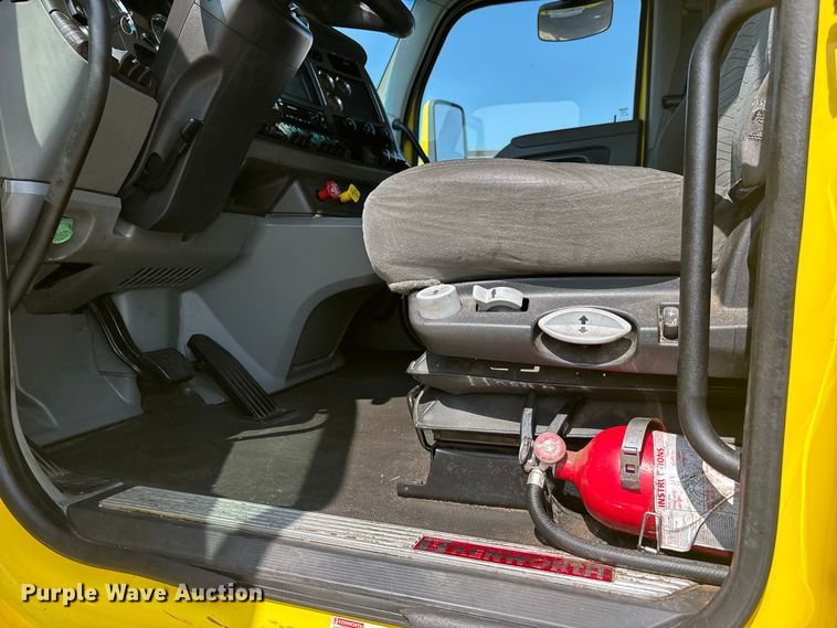 image for item ER3229 2019 Kenworth T680 semi truck