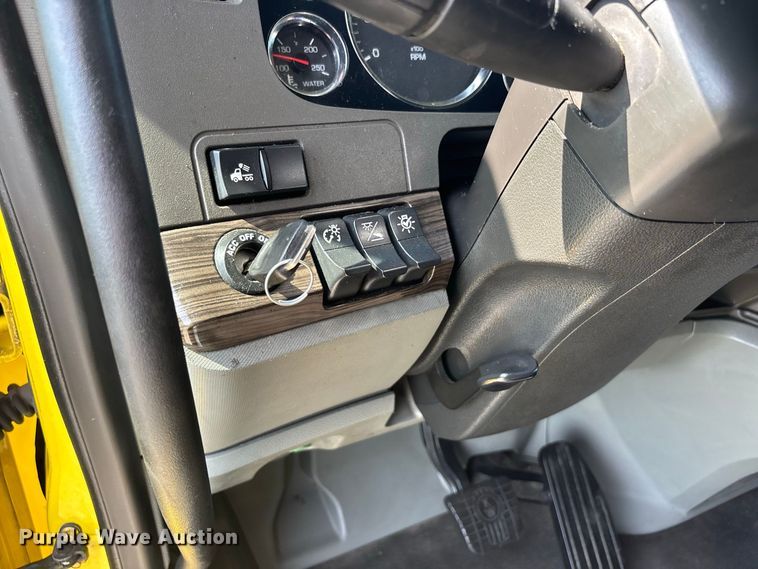 image for item ER3229 2019 Kenworth T680 semi truck