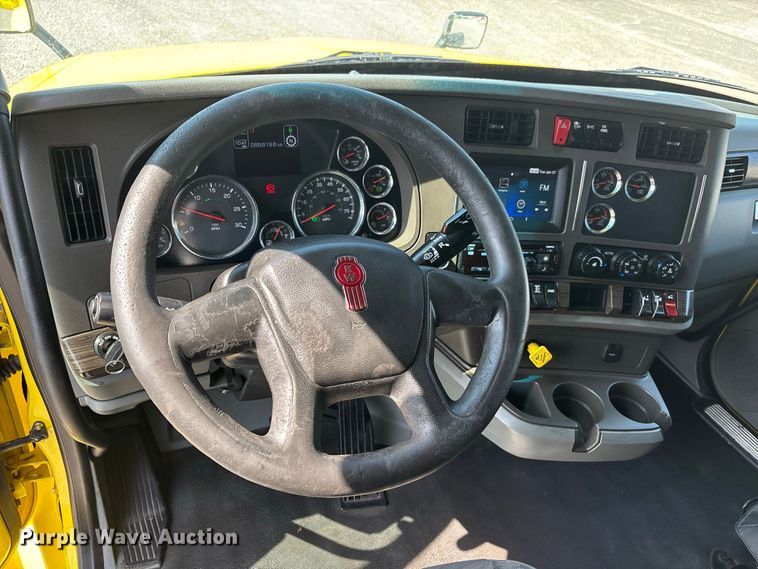image for item ER3229 2019 Kenworth T680 semi truck