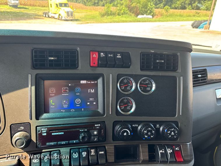 image for item ER3229 2019 Kenworth T680 semi truck