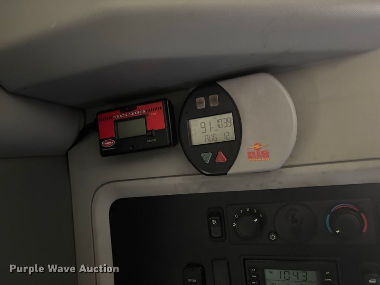 image for item ER3229 2019 Kenworth T680 semi truck