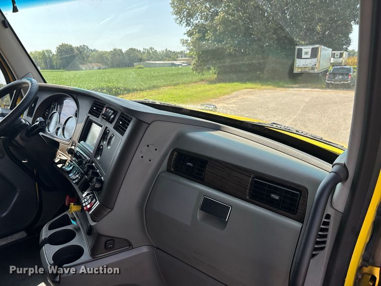 image for item ER3229 2019 Kenworth T680 semi truck