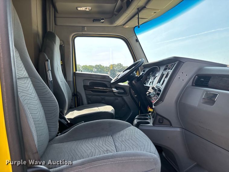 image for item ER3229 2019 Kenworth T680 semi truck