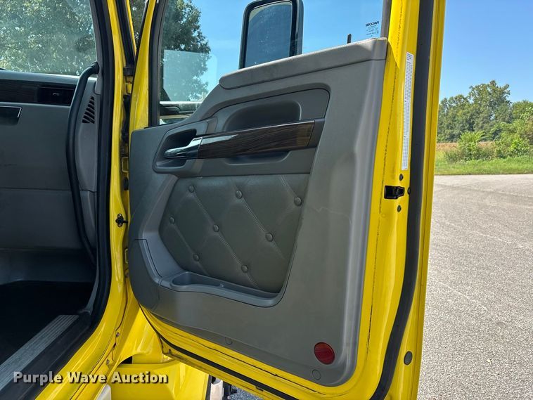 image for item ER3229 2019 Kenworth T680 semi truck