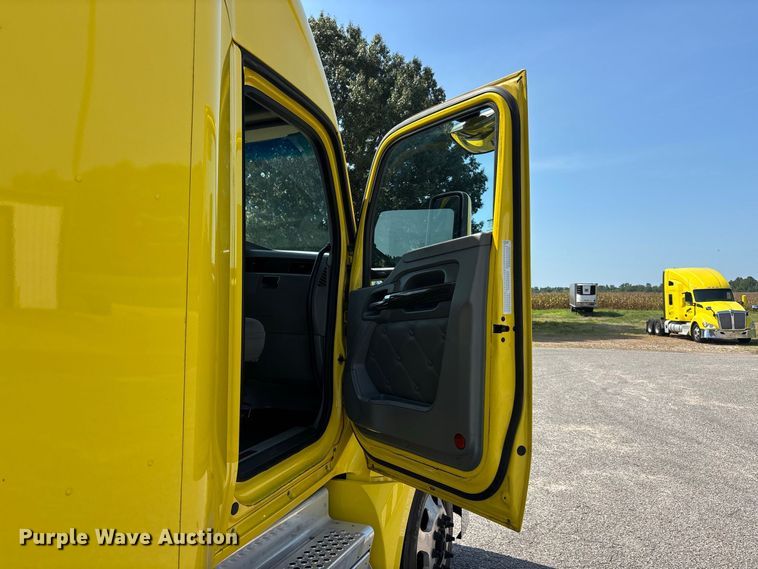 image for item ER3229 2019 Kenworth T680 semi truck