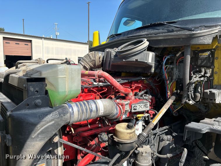 image for item ER3229 2019 Kenworth T680 semi truck