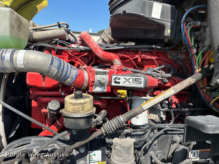 image for item ER3229 2019 Kenworth T680 semi truck