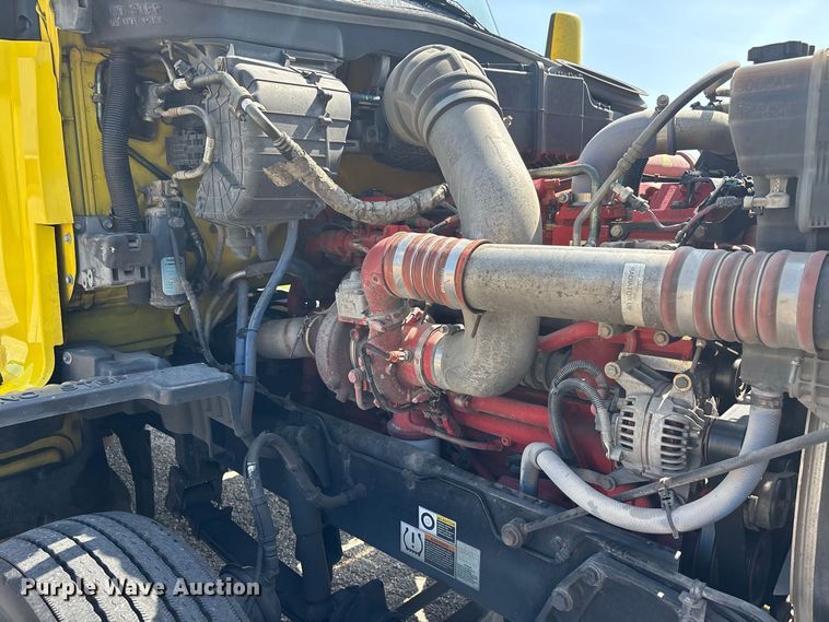 image for item ER3229 2019 Kenworth T680 semi truck