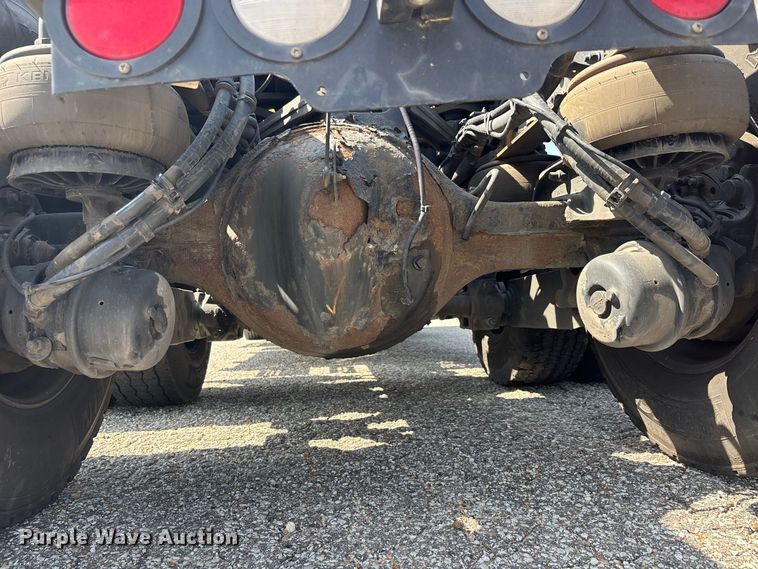 image for item ER3229 2019 Kenworth T680 semi truck