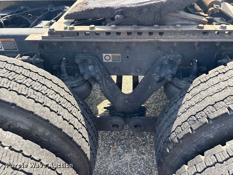 image for item ER3229 2019 Kenworth T680 semi truck