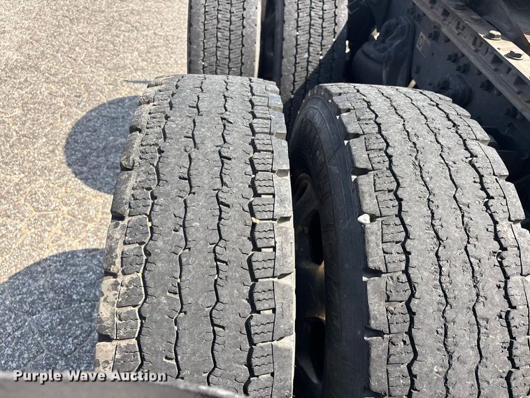 image for item ER3229 2019 Kenworth T680 semi truck