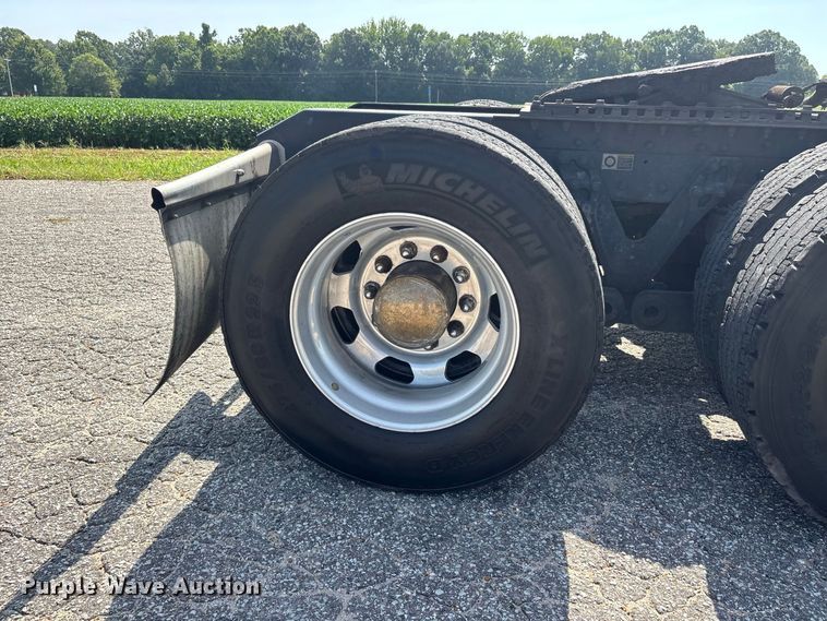 image for item ER3229 2019 Kenworth T680 semi truck
