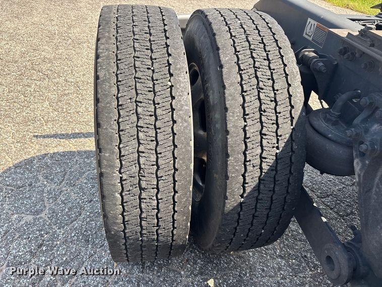 image for item ER3229 2019 Kenworth T680 semi truck