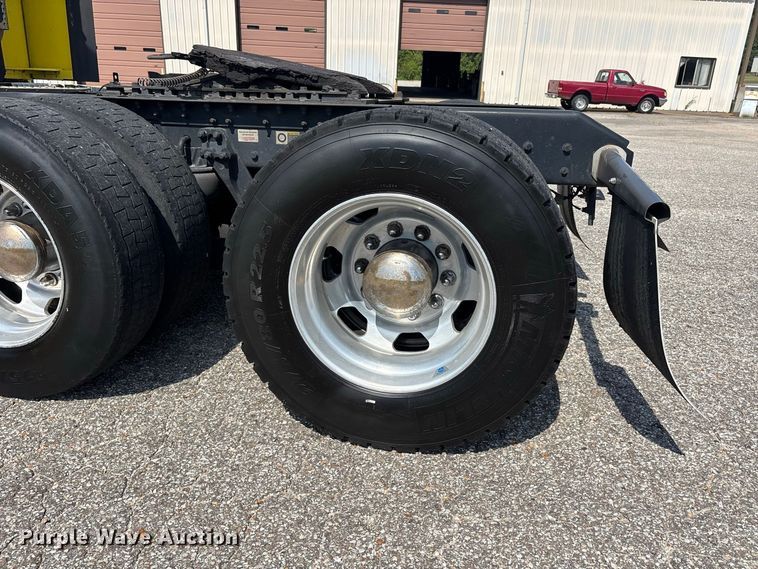 image for item ER3229 2019 Kenworth T680 semi truck