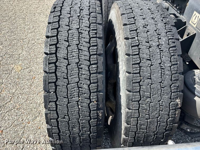 image for item ER3229 2019 Kenworth T680 semi truck