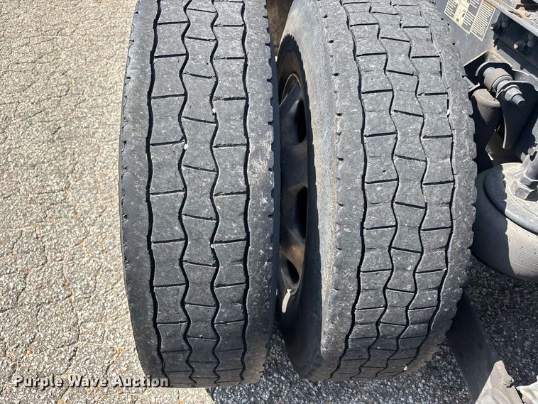 image for item ER3229 2019 Kenworth T680 semi truck