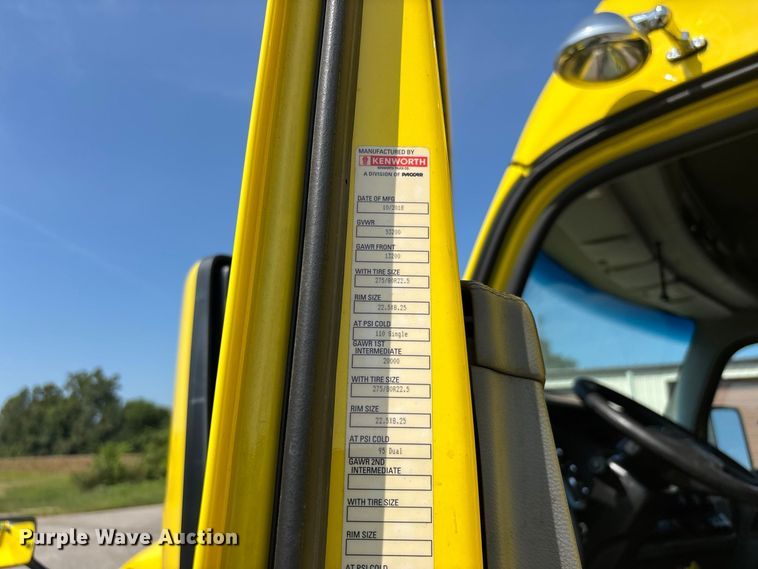 image for item ER3229 2019 Kenworth T680 semi truck