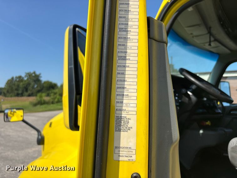 image for item ER3229 2019 Kenworth T680 semi truck