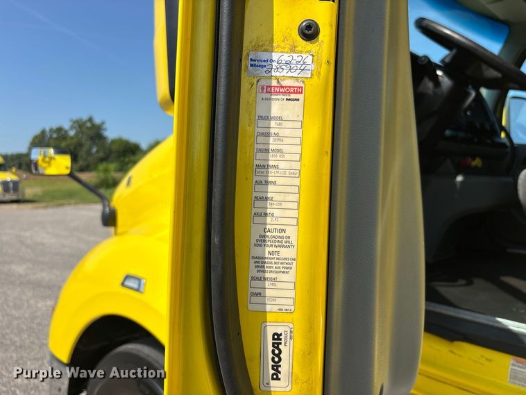 image for item ER3229 2019 Kenworth T680 semi truck