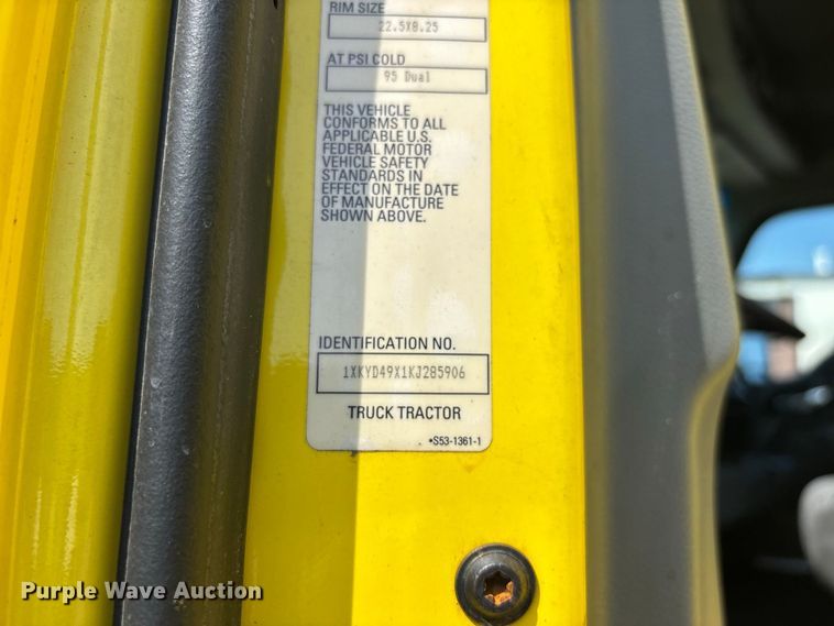 image for item ER3229 2019 Kenworth T680 semi truck