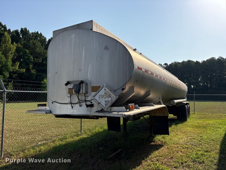 1977 Fruehauf TAG-F2-F tank trailer
