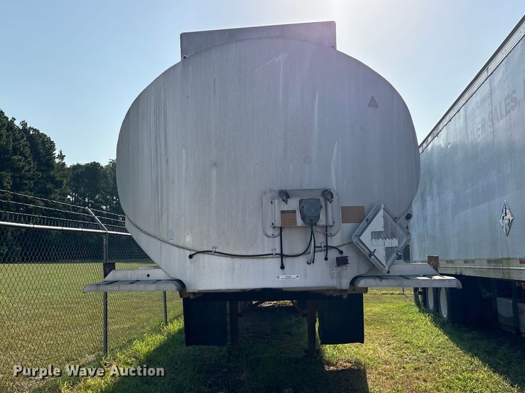 image for item ET0373 1977 Fruehauf TAG-F2-F tank trailer