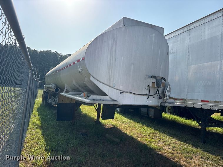 image for item ET0373 1977 Fruehauf TAG-F2-F tank trailer